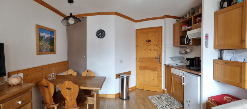 SALON - APPARTEMENT CHALETS DE LA VALLEE D'OR EDELWEISS 207 - CHARBONNIERES VALLOIRE - VALLOIRE RESERVATIONS SALON - APPARTEMENT CHALETS DE LA VALLEE D'OR EDELWEISS 207 - CHARBONNIERES VALLOIRE - VALLOIRE RESERVATIONS