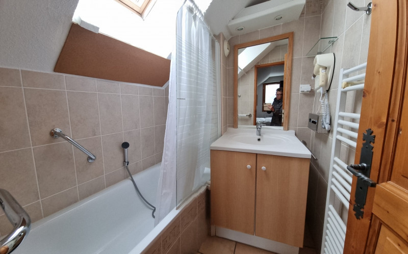 SALLE DE BAINS - APPARTEMENT CHALETS DE LA VALLEE D'OR EDELWEISS 100 - LES CHARBONNIERES VALLOIRE SALLE DE BAINS - APPARTEMENT CHALETS DE LA VALLEE D'OR EDELWEISS 100 - LES CHARBONNIERES VALLOIRE