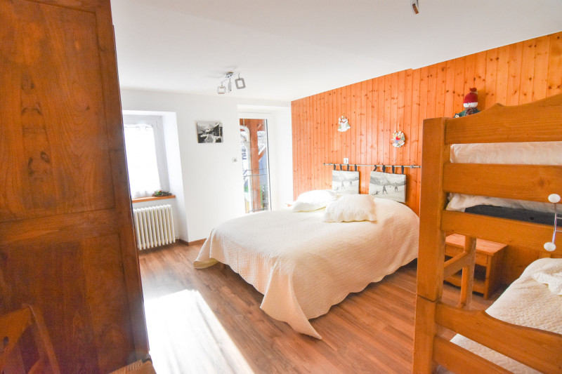 CHAMBRE - APPARTEMENT ECRINS 3 - VALLOIRE CENTRE CHAMBRE - APPARTEMENT ECRINS 3 - VALLOIRE CENTRE