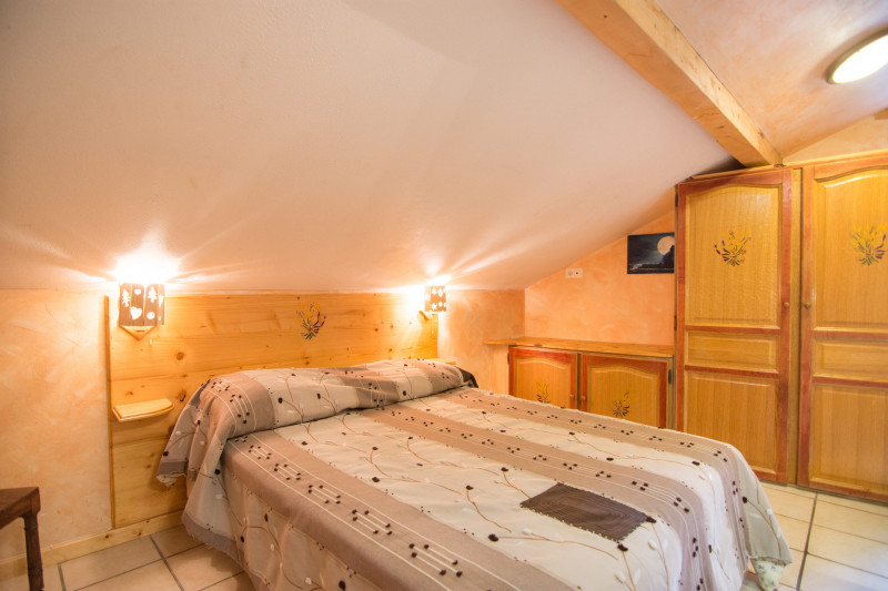 CHAMBRE - APPARTEMENT LA POUTRE - VALLOIRE BONNENUIT CHAMBRE - APPARTEMENT LA POUTRE - VALLOIRE BONNENUIT