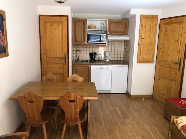 CUISINE - APPARTEMENT GENTIANE 207  HAMEAU DE LA VALLEE D'OR -VALLOIRE LES CHARBONNIERES