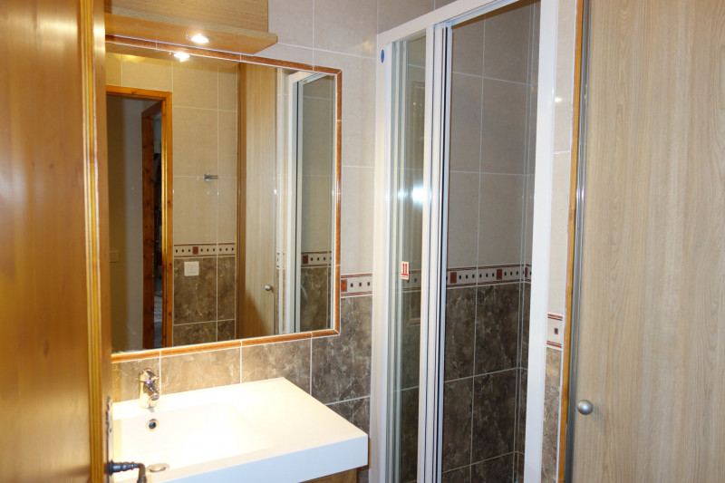 SALLE D'EAU - APPARTEMENT CHALETS DE LA VALLEE D'OR CAMPANULE 400 - LES CHARBONNIERES VALLOIRE SALLE D'EAU - APPARTEMENT CHALETS DE LA VALLEE D'OR CAMPANULE 400 - LES CHARBONNIERES VALLOIRE