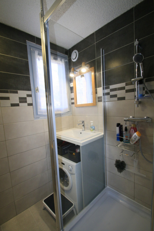 SALLE D'EAU- STUDIO CRETES 112 - VALLOIRE CENTRE SALLE D'EAU- STUDIO CRETES 112 - VALLOIRE CENTRE