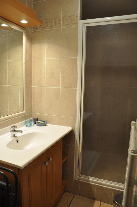 SALLE D'EAU - APPARTEMENT HAMEAU DE LA VALLEE D'OR DRYADES 102 - LES CHARBONNIERES VALLOIRE SALLE D'EAU - APPARTEMENT HAMEAU DE LA VALLEE D'OR DRYADES 102 - LES CHARBONNIERES VALLOIRE