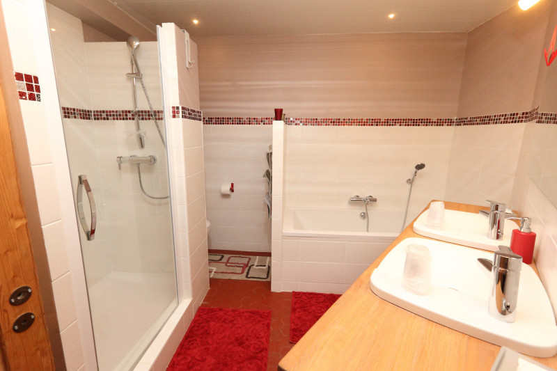 SALLE DE BAINS  - APPARTEMENT CHEZ JOSEPH RESIDENCE RAPIN - VALLOIRE CENTRE SALLE DE BAINS  - APPARTEMENT CHEZ JOSEPH RESIDENCE RAPIN - VALLOIRE CENTRE