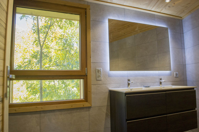 SALLE DE BAINS - APPARTEMENT LA ROSE DES VENTS 2 CRET ROND - VALLOIRE LE SERROZ SALLE DE BAINS - APPARTEMENT LA ROSE DES VENTS 2 CRET ROND - VALLOIRE LE SERROZ