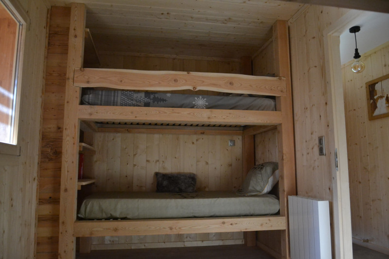 CHAMBRE 2 - CHALET LES PALINES N° 2 - VALLOIRE LES VERNEYS - VALLOIRE RESERVATIONS CHAMBRE 2 - CHALET LES PALINES N° 2 - VALLOIRE LES VERNEYS - VALLOIRE RESERVATIONS