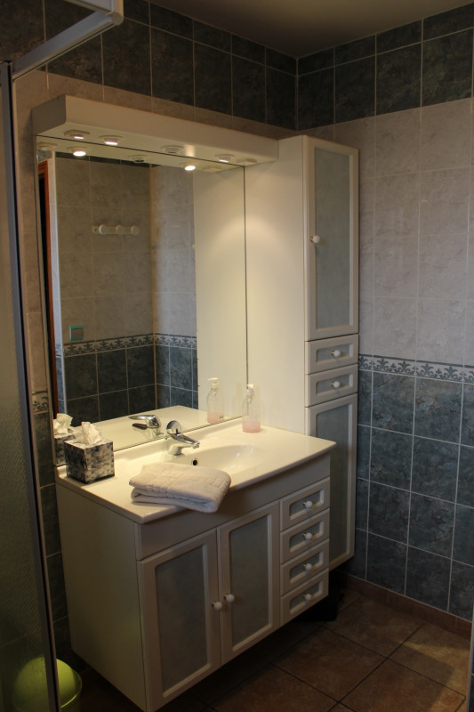 SALLE DE BAINS - APPARTEMENT LE PARPAILLON - VALLOIRE LES VERNEYS SALLE DE BAINS - APPARTEMENT LE PARPAILLON - VALLOIRE LES VERNEYS