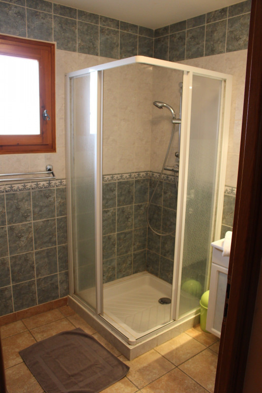 SALLE DE BAINS - APPARTEMENT LE PARPAILLON - VALLOIRE LES VERNEYS SALLE DE BAINS - APPARTEMENT LE PARPAILLON - VALLOIRE LES VERNEYS