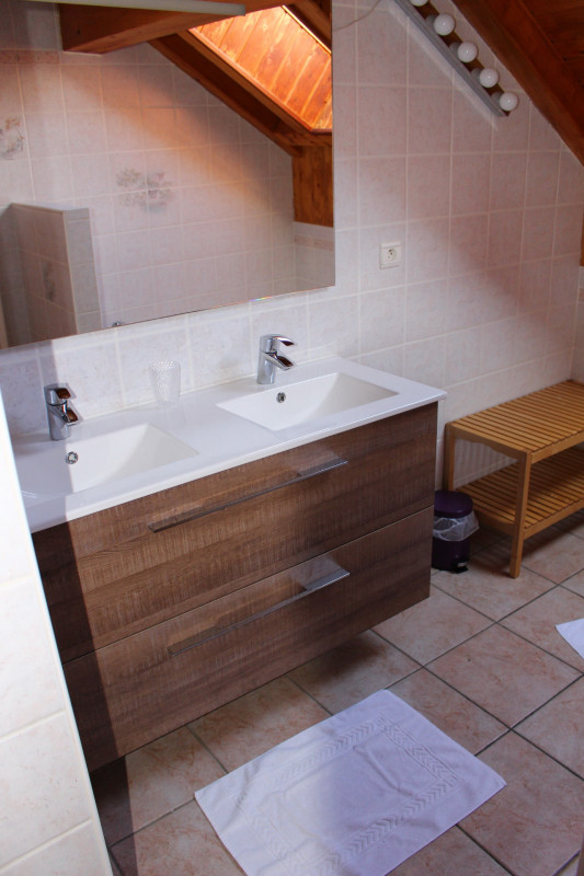 SALLE DE BAINS - APPARTEMENT LE PARPAILLON - VALLOIRE LES VERNEYS SALLE DE BAINS - APPARTEMENT LE PARPAILLON - VALLOIRE LES VERNEYS