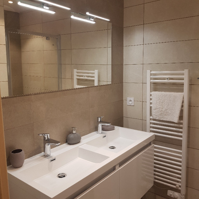 SALLE D'EAU - LES BALCONS DE PIERRE POMME APPARTEMENT 1 RDC - VALLOIRE LES VERNEYS SALLE D'EAU - LES BALCONS DE PIERRE POMME APPARTEMENT 1 RDC - VALLOIRE LES VERNEYS