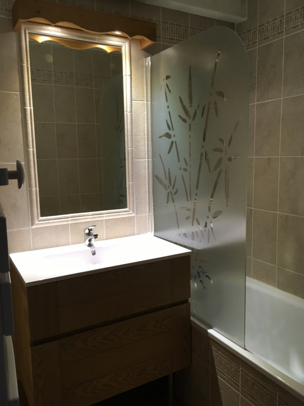 SALLE DE BAINS - GENTIANE 203 APPARTEMENT HAMEAU DE LA VALLEE D'OR - LES CHARBONNIERES VALLOIRE SALLE DE BAINS - GENTIANE 203 APPARTEMENT HAMEAU DE LA VALLEE D'OR - LES CHARBONNIERES VALLOIRE