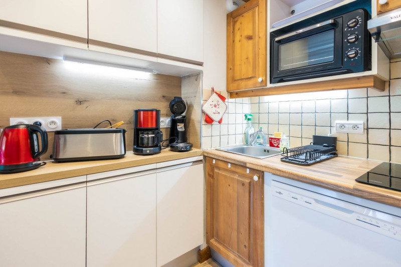 COIN CUISINE - GENTIANE 100 APPARTEMENT HAMEAU DE LA VALLEE D'OR - LES CHARBONNIERES VALLOIRE