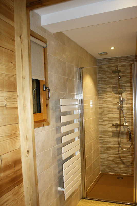 SALLE D'EAU - CHALET VAL LUDI - LE CRET DU SERROZ SALLE D'EAU - CHALET VAL LUDI - LE CRET DU SERROZ