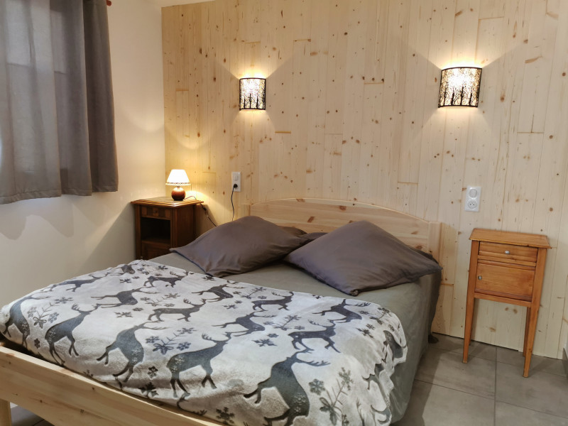 CHAMBRE - APPARTEMENT MAISON NOTRE NID EPILOBE - LA BORGE VALLOIRE CHAMBRE - APPARTEMENT MAISON NOTRE NID EPILOBE - LA BORGE VALLOIRE