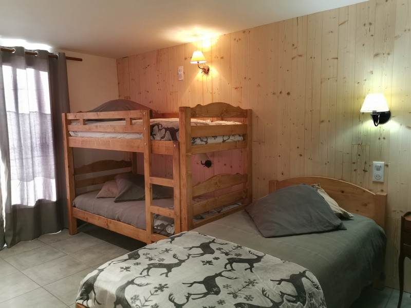 CHAMBRE - APPARTEMENT MAISON NOTRE NID EPILOBE - LA BORGE VALLOIRE CHAMBRE - APPARTEMENT MAISON NOTRE NID EPILOBE - LA BORGE VALLOIRE