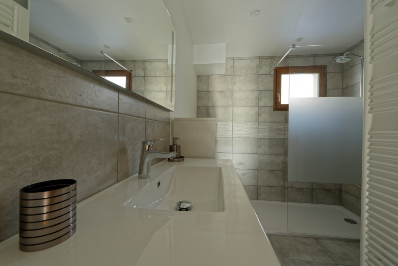 SALLE DE BAINS - APPARTEMENT MAISON NOTRE NID EPILOBE - LA BORGE VALLOIRE SALLE DE BAINS - APPARTEMENT MAISON NOTRE NID EPILOBE - LA BORGE VALLOIRE