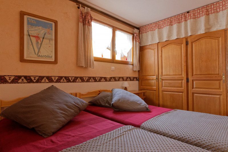 CHAMBRE - MAISON NOTRE NID APPARTEMENT LES GENTIANES - VALLOIRE La Borgé CHAMBRE - MAISON NOTRE NID APPARTEMENT LES GENTIANES - VALLOIRE La Borgé