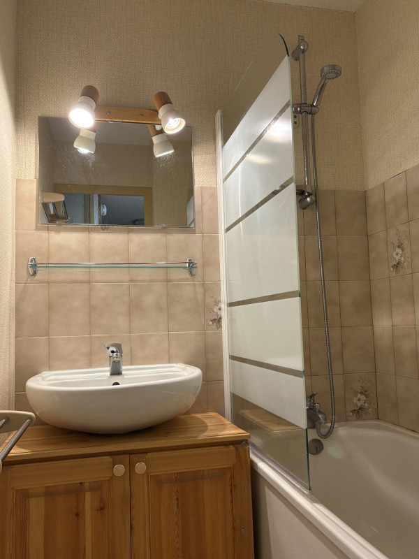 SALLE DE BAINS - APPARTEMENT CHOSEAUX 402 - VALLOIRE CENTRE SALLE DE BAINS - APPARTEMENT CHOSEAUX 402 - VALLOIRE CENTRE