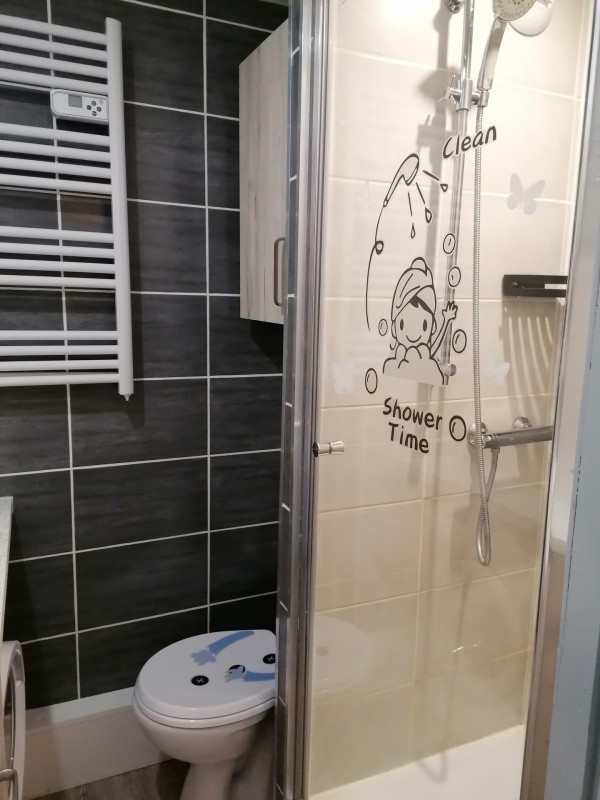 SALLE D'EAU - STUDIO THYMEL 5 - VALLOIRE LES VERNEYS SALLE D'EAU - STUDIO THYMEL 5 - VALLOIRE LES VERNEYS
