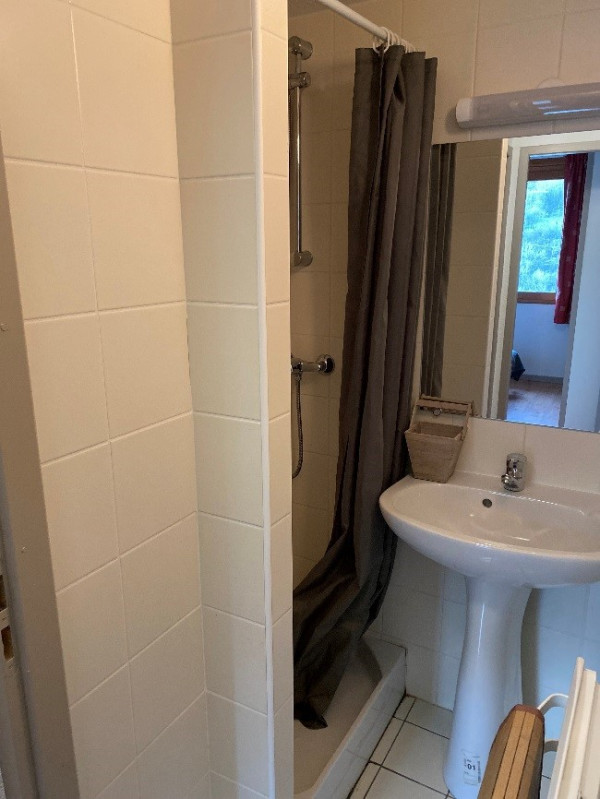 SALLE D'EAU - HAMEAU DE VALLOIRE APPARTEMENT 404 - VALLOIRE LES CHOSEAUX SALLE D'EAU - HAMEAU DE VALLOIRE APPARTEMENT 404 - VALLOIRE LES CHOSEAUX