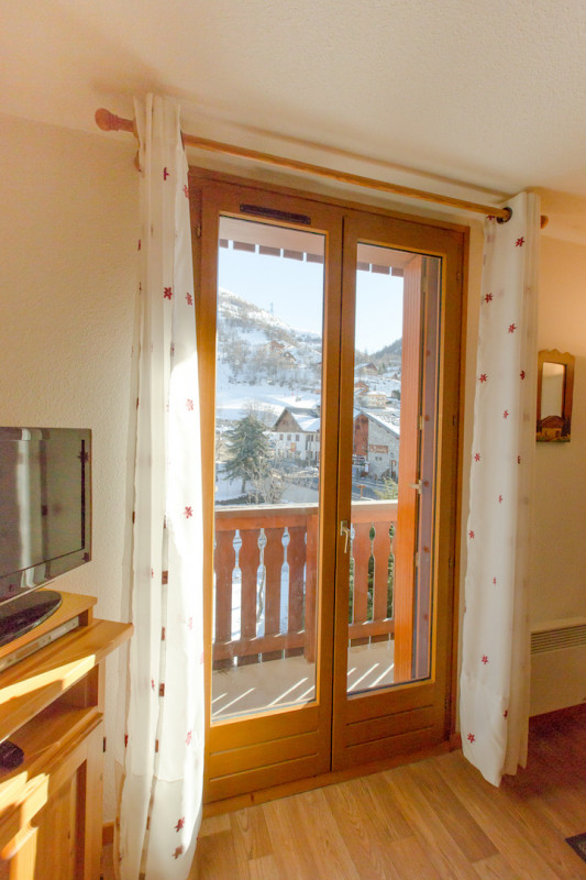 SALON -APPARTEMENT BON ACCUEIL 25 - VALLOIRE CENTRE- VALLOIRE RESERVATIONS SALON -APPARTEMENT BON ACCUEIL 25 - VALLOIRE CENTRE- VALLOIRE RESERVATIONS
