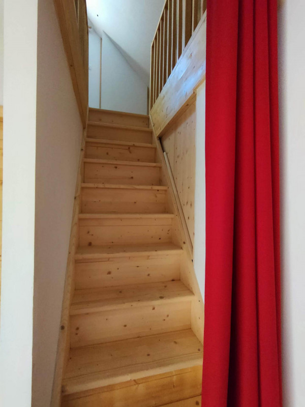 ESCALIER- APPARTEMENT MAISON D'ANGELINE 3 - VALLOIRE CENTRE ESCALIER- APPARTEMENT MAISON D'ANGELINE 3 - VALLOIRE CENTRE