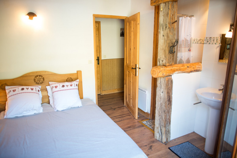 CHAMBRE 2 - APPARTEMENT - ABRIBERGERIE - VALLOIRE LA RUAZ  CHAMBRE 2 - APPARTEMENT - ABRIBERGERIE - VALLOIRE LA RUAZ