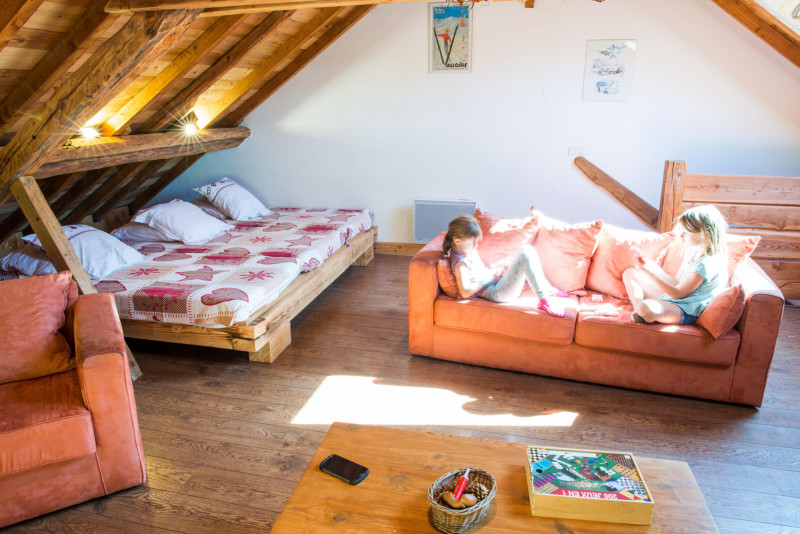 CHAMBRE ET SALON - APPARTEMENT - ABRIBERGERIE - VALLOIRE LA RUAZ  CHAMBRE ET SALON - APPARTEMENT - ABRIBERGERIE - VALLOIRE LA RUAZ