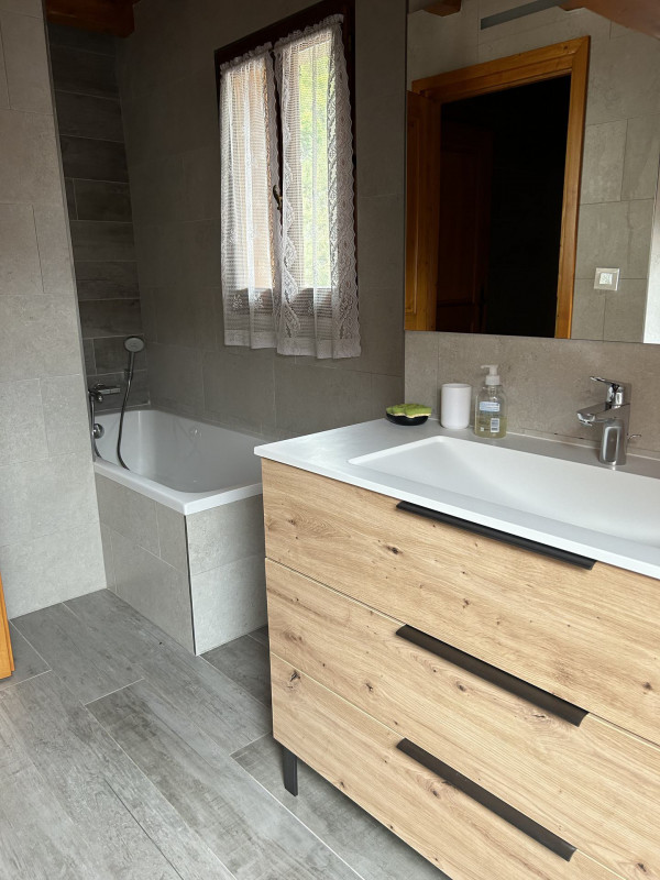 SALLE DE BAIN - APPARTEMENT LES CHARDONNETS 008 - VALLOIRE CENTRE SALLE DE BAIN - APPARTEMENT LES CHARDONNETS 008 - VALLOIRE CENTRE