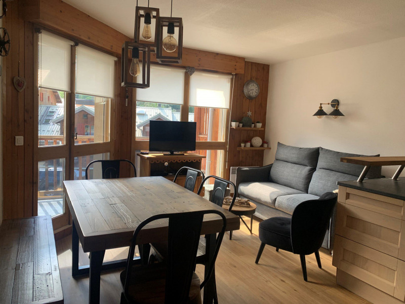 SALON - APPARTEMENT LA CLAREE C8 - VALLOIRE LES PLANS - VALLOIRE RESERVATIONS SALON - APPARTEMENT LA CLAREE C8 - VALLOIRE LES PLANS - VALLOIRE RESERVATIONS