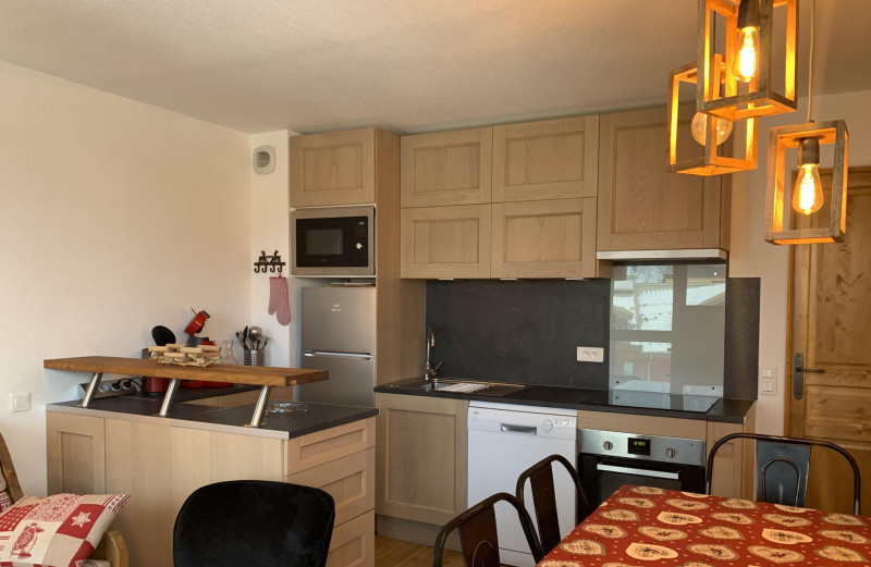 CUISINE - APPARTEMENT LA CLAREE C8 - VALLOIRE LES PLANS - VALLOIRE RESERVATIONS