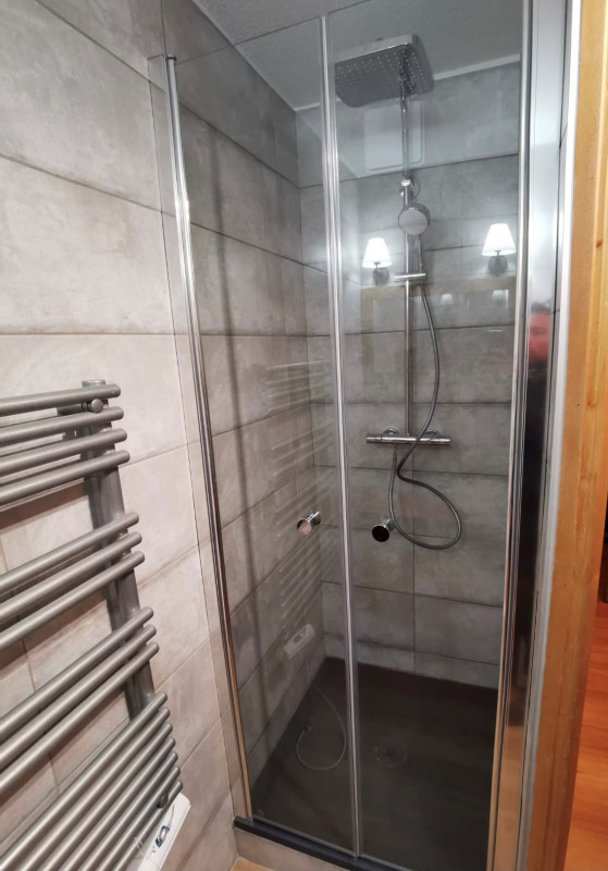 SALLE DE BAINS - APPARTEMENT LA CLAREE C8 - VALLOIRE LES PLANS SALLE DE BAINS - APPARTEMENT LA CLAREE C8 - VALLOIRE LES PLANS
