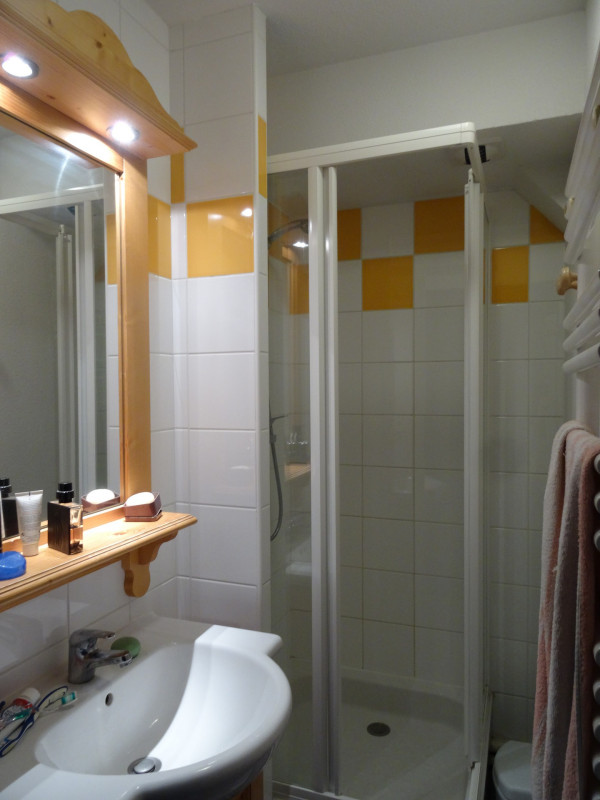 SALLE D'EAU - APPARTEMENT CHALETS GALIBIER 2 N° 136 - MOULIN BENJAMIN - VALLOIRE SALLE D'EAU - APPARTEMENT CHALETS GALIBIER 2 N° 136 - MOULIN BENJAMIN - VALLOIRE
