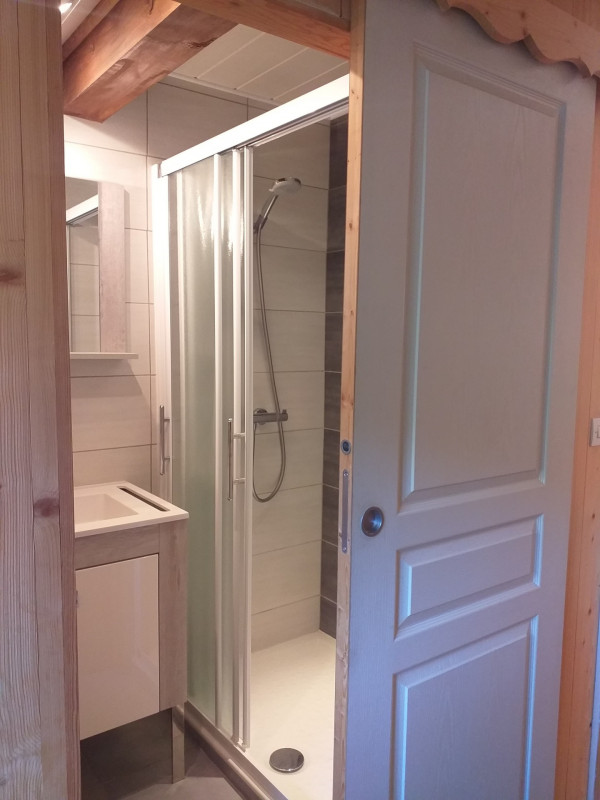 SALLE D'EAU - STUDIO LES SELLETTES 6 - VALLOIRE CENTRE SALLE D'EAU - STUDIO LES SELLETTES 6 - VALLOIRE CENTRE