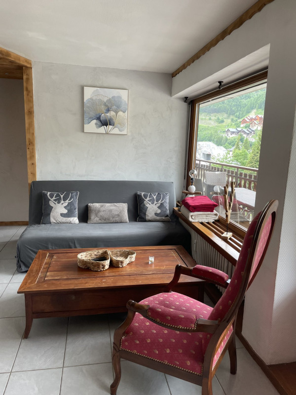 SALON - APPARTEMENT RESIDENCE GALIBIER 15 - VALLOIRE CENTRE - VALLOIRE RESERVATIONS SALON - APPARTEMENT RESIDENCE GALIBIER 15 - VALLOIRE CENTRE - VALLOIRE RESERVATIONS