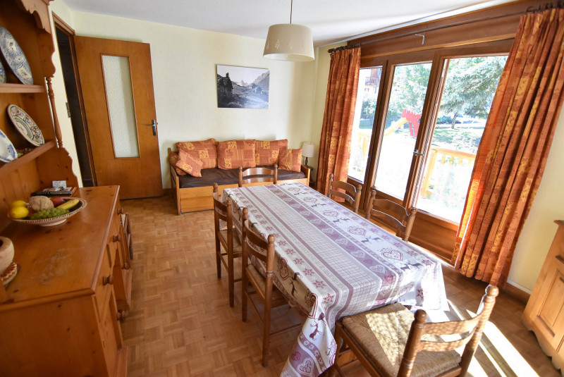 SALLE A MANGER - APPARTEMENT LES CHARDONNETS 01 - VALLOIRE CENTRE - VALLOIRE RESERVATIONS SALLE A MANGER - APPARTEMENT LES CHARDONNETS 01 - VALLOIRE CENTRE - VALLOIRE RESERVATIONS