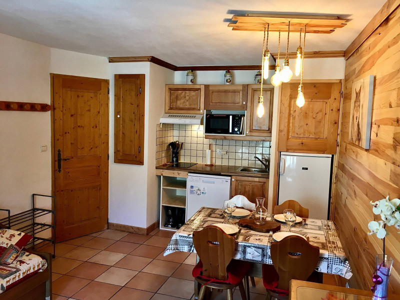 SALLE A MANGER - APPARTEMENT GENTIANE 204 - LES CHARBONNIERES SALLE A MANGER - APPARTEMENT GENTIANE 204 - LES CHARBONNIERES