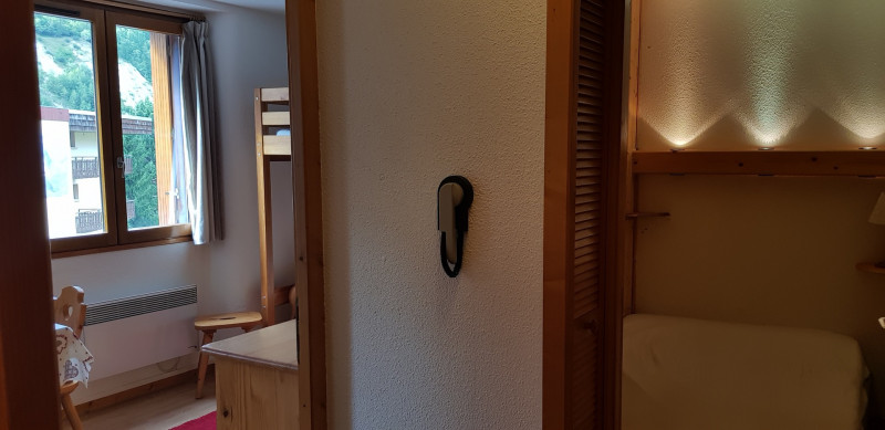 COULOIR - APPARTEMENT BON ACCUEIL N°18 - VALLOIRE CENTRE - VALLOIRE RESERVATIONS COULOIR - APPARTEMENT BON ACCUEIL N°18 - VALLOIRE CENTRE - VALLOIRE RESERVATIONS