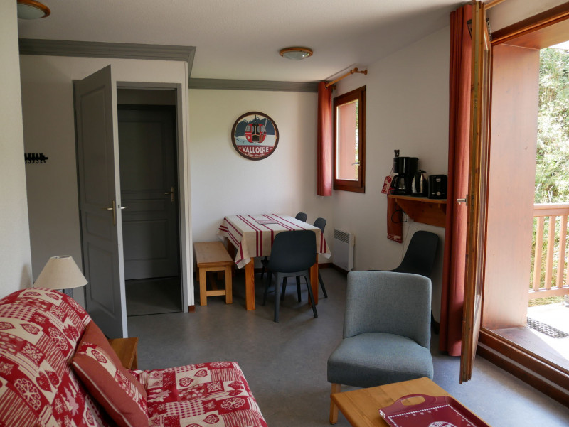 SALON - APPARTEMENT LES VALMONTS DAPHNEE 21 - LES CHARBONNIERES VALLOIRE - VALLOIRE RESERVATIONS SALON - APPARTEMENT LES VALMONTS DAPHNEE 21 - LES CHARBONNIERES VALLOIRE - VALLOIRE RESERVATIONS