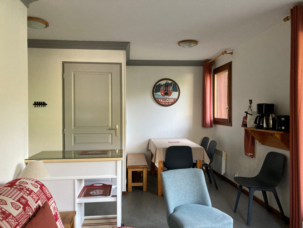 SALLE A MANGER - APPARTEMENT LES VALMONTS DAPHNEE 21 - LES CHARBONNIERES VALLOIRE SALLE A MANGER - APPARTEMENT LES VALMONTS DAPHNEE 21 - LES CHARBONNIERES VALLOIRE