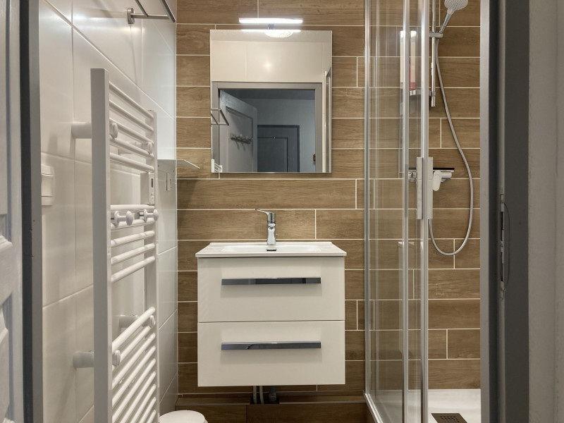 SALLE DE BAINS - APPARTEMENT LES VALMONTS DAPHNEE 21 - LES CHARBONNIERES VALLOIRE