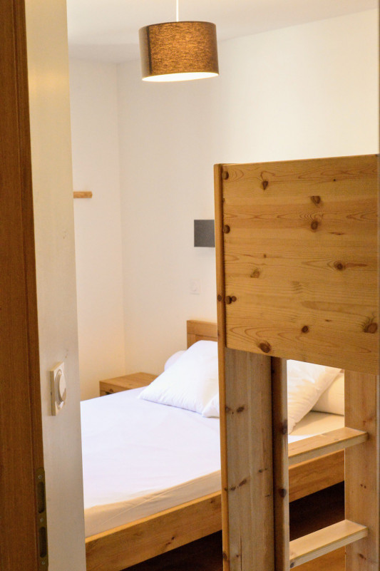 CHAMBRE 1 - APPARTEMENT LES MARMOTTES - VALLOIRE LES VERNEYS - VALLOIRE RESERVATIONS CHAMBRE 1 - APPARTEMENT LES MARMOTTES - VALLOIRE LES VERNEYS - VALLOIRE RESERVATIONS