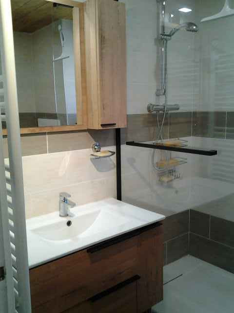 SALLE D'EAU - APPARTEMENT VAL D'AUREA A3E - VALLOIRE CENTRE SALLE D'EAU - APPARTEMENT VAL D'AUREA A3E - VALLOIRE CENTRE