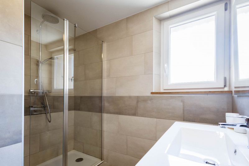 SALLE DE BAIN - APPARTEMENT LES LIGNIERES 1 - VALLOIRE CENTRE SALLE DE BAIN - APPARTEMENT LES LIGNIERES 1 - VALLOIRE CENTRE