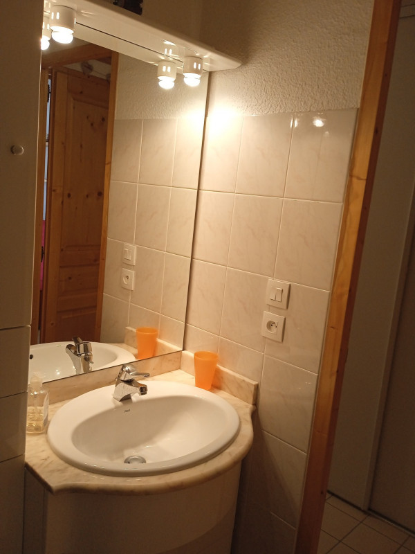 SALLE DE BAIN - STUDIO PONTET B2 - VALLOIRE CENTRE SALLE DE BAIN - STUDIO PONTET B2 - VALLOIRE CENTRE