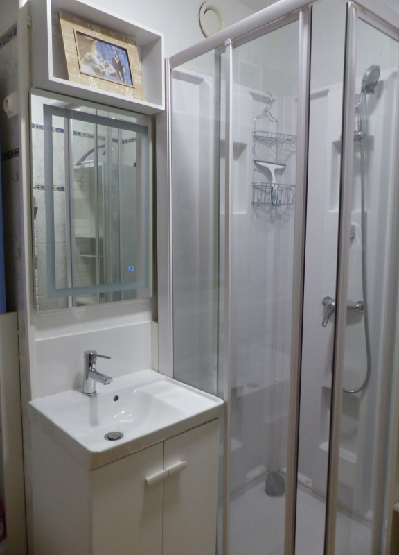 SALLE D'EAU - APPARTEMENT CREY DU QUART N° 88 - VALLOIRE CENTRE SALLE D'EAU - APPARTEMENT CREY DU QUART N° 88 - VALLOIRE CENTRE