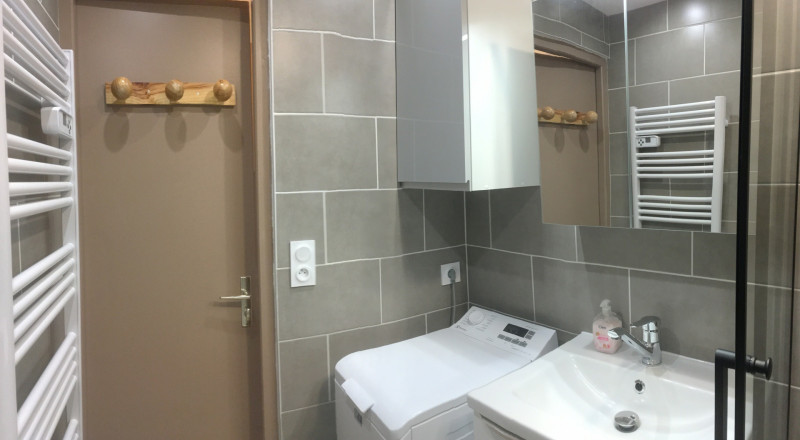 SALLE D'EAU 1 - APPARTEMENT BETELGEUSE 60 - VALLOIRE CENTRE SALLE D'EAU 1 - APPARTEMENT BETELGEUSE 60 - VALLOIRE CENTRE