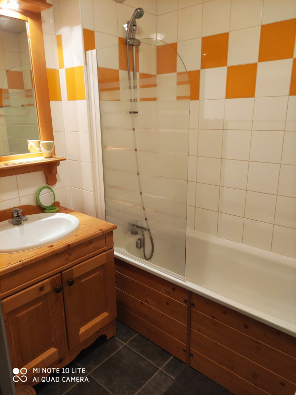 SALLE DE BAIN - APPARTEMENT C28 CHALETS DU GALIBIER 1 - VALLOIRE MOULIN BENJAMIN