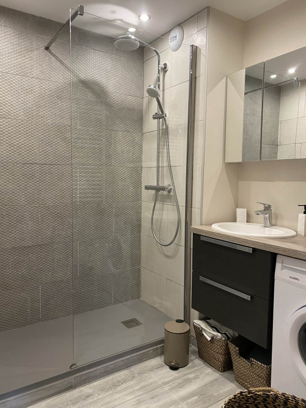 SALLE DE BAINS - APPARTEMENT BETELGEUSE 91 - VALLOIRE CENTRE LE CLOS DES ETOILES SALLE DE BAINS - APPARTEMENT BETELGEUSE 91 - VALLOIRE CENTRE LE CLOS DES ETOILES